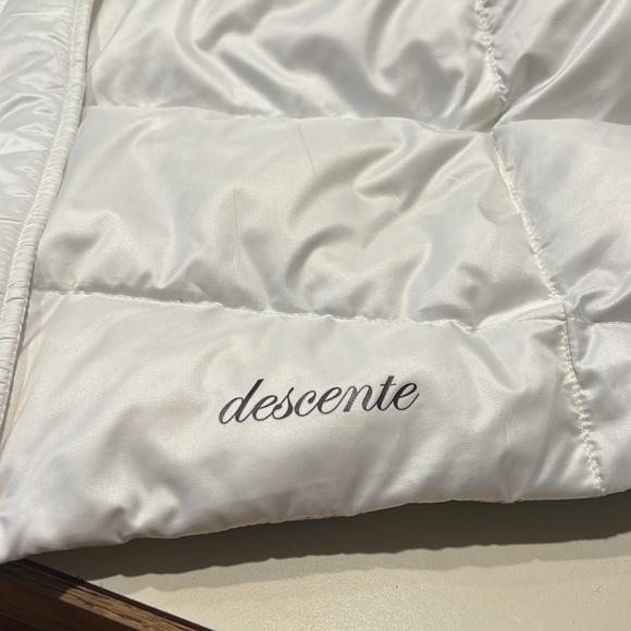 ❄️💟Descente Hooded Down White Parka Women’s size 14 Gently used, so cute! - Picture 5 of 11